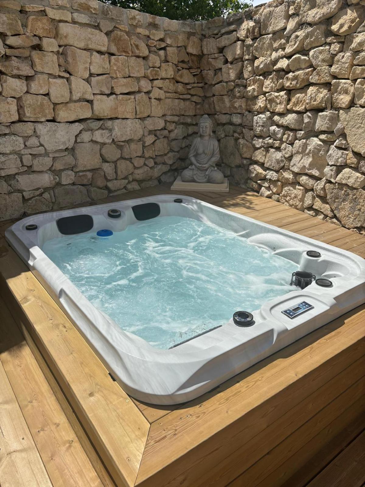 Chez Daniele Chambre Avec Jacuzzi Et Terrasse Privee Murs  Zewnętrze zdjęcie